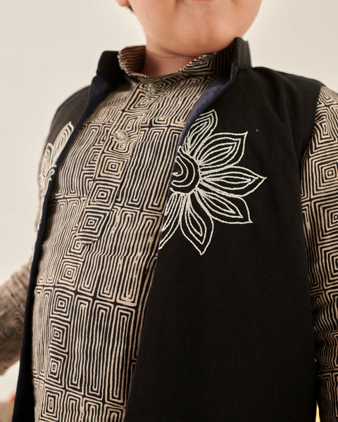 Pre-Order:BOY FLORAL EMBROIDERED BUNDI SET-BLACK